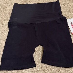 Isabel Maternity Over Belly Seamless Bike Shorts L NWT